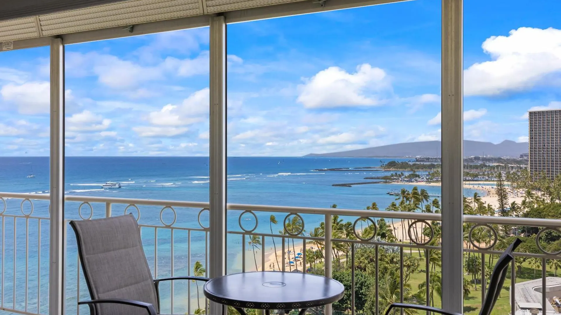 Apartment 13Th Fl Waikiki Shore Ocean Front Honolulu United States